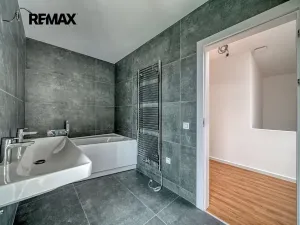 Pronájem rodinného domu, Červené Pečky, Hrabáňova, 213 m2