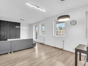 Pronájem bytu 2+kk, Hradec Králové, Ve Stromovce, 66 m2