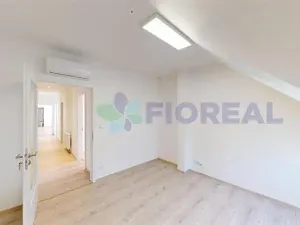 Pronájem kanceláře, Praha - Karlín, Sokolovská, 220 m2