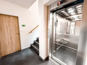 Pronájem bytu 2+kk, Praha - Vršovice, Pod stupni, 60 m2