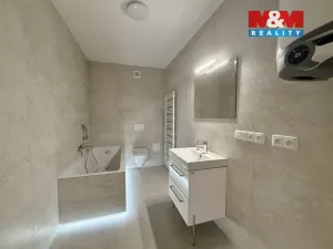 Pronájem bytu 1+kk, Třebechovice pod Orebem, Masarykovo náměstí, 41 m2