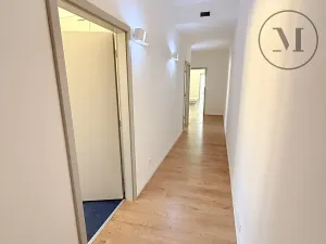 Pronájem kanceláře, České Budějovice, Nádražní, 180 m2