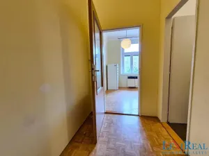Pronájem bytu 1+1, Praha - Podolí, Podolská, 36 m2