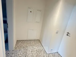 Pronájem bytu 1+kk, Praha - Radlice, U Komína, 37 m2