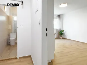 Pronájem bytu 1+kk, Praha - Břevnov, Patočkova, 31 m2