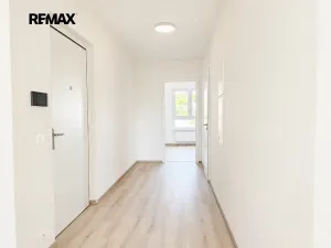 Pronájem bytu 2+kk, Praha - Hloubětín, Waltariho, 54 m2