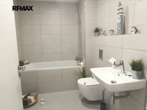 Pronájem bytu 1+kk, Praha - Uhříněves, Douchova, 30 m2