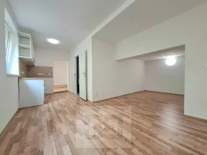 Pronájem bytu 1+kk, Dobruška, Šubertovo nám., 30 m2