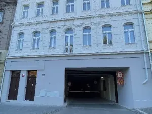 Prodej ubytování, Praha - Smíchov, Arbesovo náměstí, 930 m2