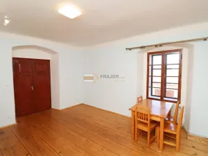 Pronájem bytu 1+kk, Uhlířské Janovice, Václavské náměstí, 26 m2