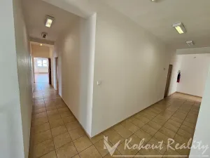 Pronájem kanceláře, Praha - Hloubětín, Nademlejnská, 136 m2