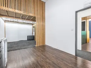 Prodej obchodního prostoru, Praha - Vysočany, Poděbradská, 98 m2