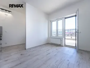 Pronájem bytu 1+kk, Praha - Hostivař, Arnošta Staňka, 29 m2