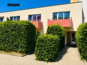 Pronájem bytu 1+kk, Praha - Uhříněves, Blšanecká, 32 m2