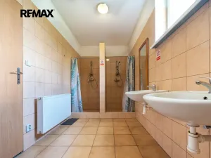 Pronájem výrobních prostor, Pardubice, Plemenářský podnik, 1295 m2