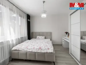 Prodej bytu 4+1, Postoloprty, Jiráskovo náměstí, 77 m2