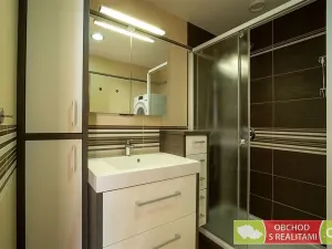Prodej bytu 2+kk, Praha, Studnická, 93 m2