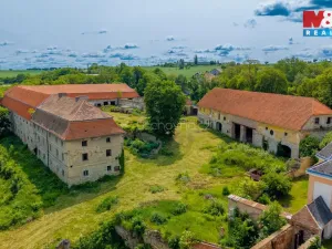 Prodej komerčního pozemku, Zvoleněves, 18500 m2
