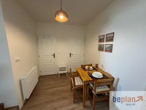 Pronájem bytu 1+1, Praha - Smíchov, Janáčkovo nábřeží, 43 m2