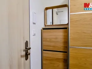 Pronájem bytu 2+kk, Praha - Hloubětín, Kardašovská, 39 m2