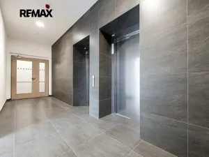 Pronájem bytu 1+kk, Praha - Hloubětín, Poděbradská, 37 m2
