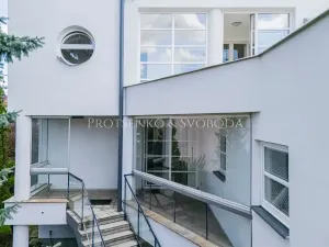 Prodej kanceláře, Křižanov, Benešovo náměstí, 530 m2