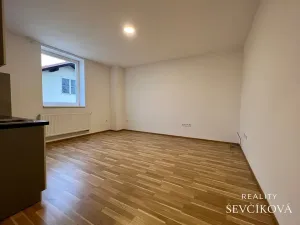 Pronájem bytu 1+kk, Holice, náměstí T. G. Masaryka, 28 m2