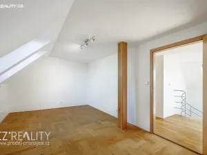 Prodej vily, Praha - Lipence, Na Bambouzku, 300 m2