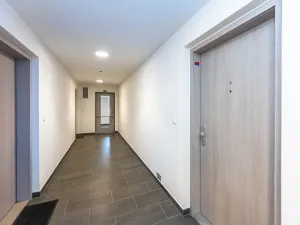 Prodej bytu 1+kk, Praha - Háje, Sochorcova, 34 m2