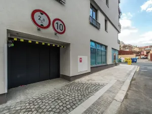 Prodej garážového stání, Praha - Smíchov, Pod Barvířkou, 16 m2