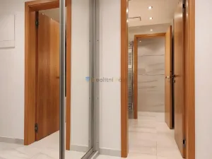 Pronájem bytu 1+kk, Praha - Smíchov, U Nikolajky, 39 m2
