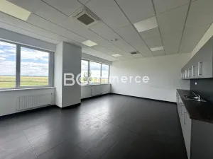 Pronájem kanceláře, Brno, Letiště Brno-Tuřany, 600 m2