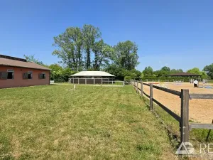 Prodej zemědělského objektu, Úžice, 5128 m2