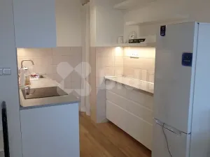 Pronájem bytu 2+kk, Praha - Bohnice, Zelenohorská, 42 m2