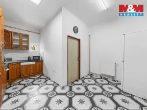 Prodej obchodního prostoru, Benešov nad Ploučnicí, náměstí Míru, 900 m2
