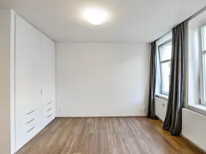 Pronájem bytu 1+kk, Praha - Vinohrady, Lucemburská, 30 m2