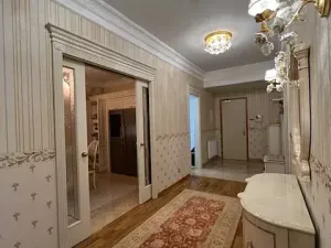Prodej bytu 4+1, Karlovy Vary, Divadelní náměstí, 145 m2