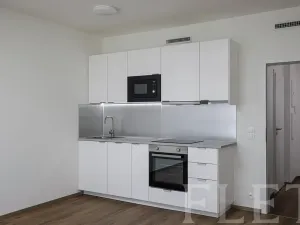 Pronájem bytu 1+kk, Praha - Hloubětín, Laponská, 34 m2