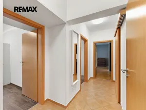 Prodej bytu 3+kk, Praha - Kyje, Sicherova, 79 m2