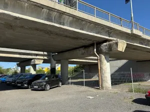 Pronájem komerčního pozemku, Praha, Radiová, 100 m2