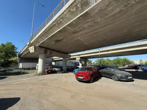 Pronájem komerčního pozemku, Praha, Radiová, 100 m2