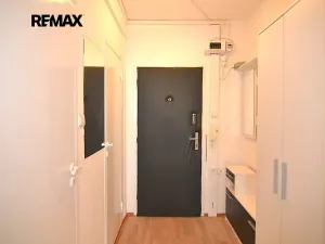 Pronájem bytu 1+kk, Praha - Modřany, Semická, 29 m2
