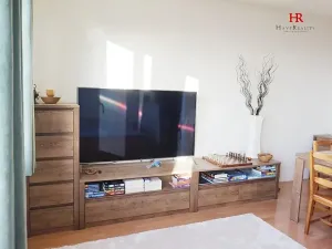 Pronájem bytu 1+kk, Praha - Troja, Hnězdenská, 39 m2