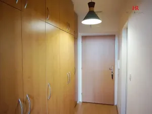 Pronájem bytu 1+kk, Praha - Troja, Hnězdenská, 39 m2