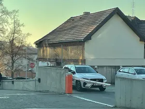 Pronájem garážového stání, Praha - Uhříněves, 12 m2