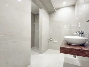 Prodej bytu 5+kk, Praha - Holyně, náměstí Pod lípou, 150 m2