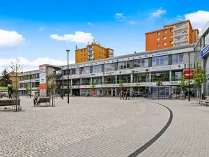 Pronájem obchodního prostoru, Praha - Hloubětín, Poděbradská, 54 m2