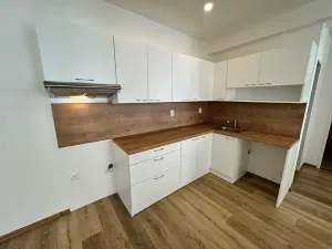 Pronájem bytu 2+kk, Bělá pod Bezdězem, Masarykovo náměstí, 41 m2