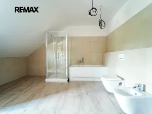 Prodej rodinného domu, Všechlapy, 180 m2