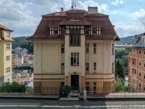 Prodej bytu 3+1, Karlovy Vary, Na Vyhlídce, 90 m2